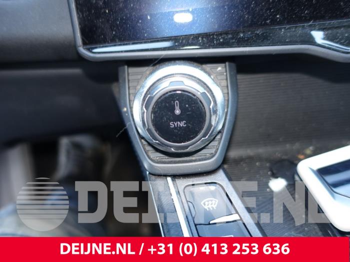 Lynk & Co 01 Kachel Bedieningspaneel O262751