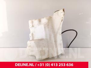 Lynk & Co 01 Front windscreen washer reservoir O262735 photo 2