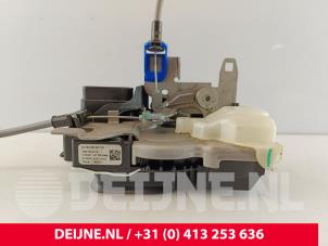 Lynk & Co 01 Deurslot Mechaniek 4Deurs rechts-achter O262829 foto 3