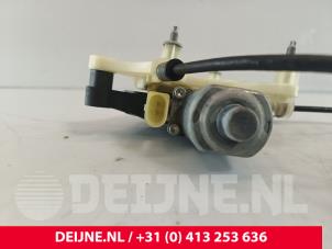 Porsche Taycan Ruitmechaniek 4Deurs links-achter O262947 foto 3
