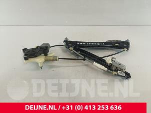 Porsche Taycan Ruitmechaniek 4Deurs links-achter O262947 foto 2