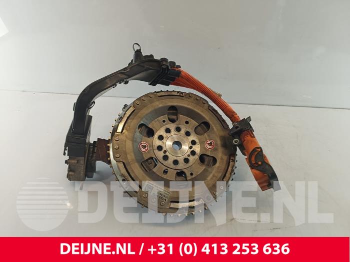 Gebruikte Dynamo Volvo XC60 II (UZ) 2.0 T8 16V Recharge, Twin Engine AWD Prijs € 325,00 Margeregeling aangeboden door van Deijne Onderdelen Uden B.V.