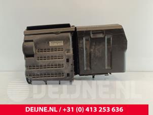 Gebruikte Luchtfilterhuis Volvo V70 (BW) 2.5 T 20V Prijs € 50,00 Margeregeling aangeboden door van Deijne Onderdelen Uden B.V.