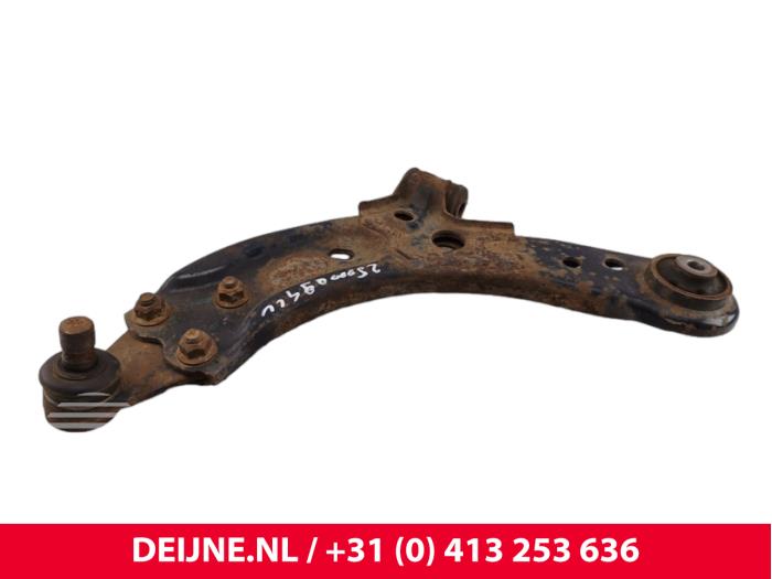 MG ZS Draagarm onder links-voor O263420