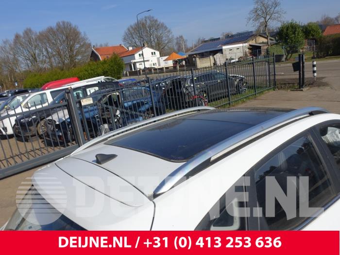 MG ZS Panoramadach O263428