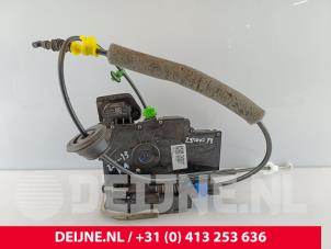 Porsche Taycan Deurslot Mechaniek 4Deurs rechts-achter O263530 foto 2