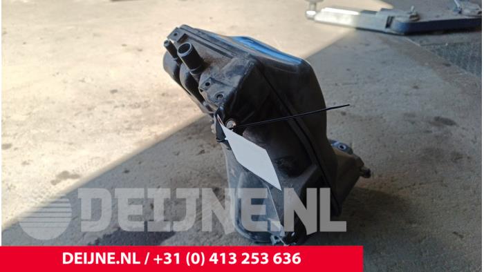 Gebruikte Ureumreservoir Volvo S90 II 2.0 D5 16V AWD Prijs € 190,00 Margeregeling aangeboden door van Deijne Onderdelen Uden B.V.