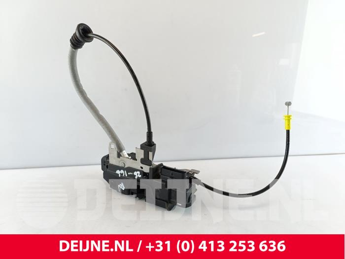 Volvo XC60 Front door lock mechanism 4-door, right O264157