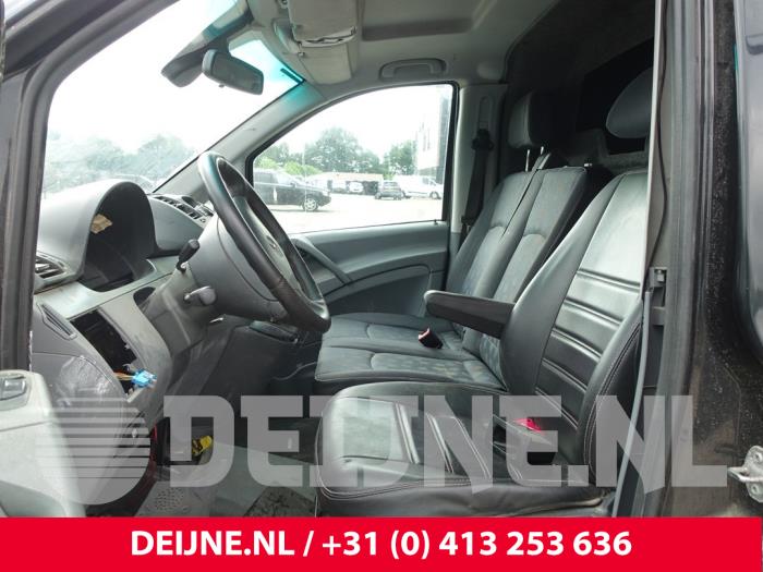 Mercedes Vito Sitz links O264553