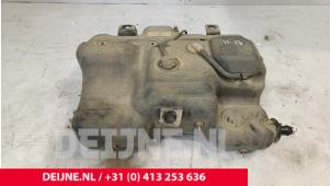 Gebruikte Tank adblue Renault Master III (FV) 2.3 dCi 125 16V FWD Prijs € 302,50 Inclusief btw aangeboden door van Deijne Onderdelen Uden B.V.