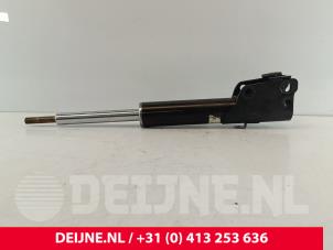 Nieuwe Schokdemper links-voor Mercedes Sprinter Prijs € 48,40 Inclusief btw aangeboden door van Deijne Onderdelen Uden B.V.