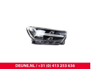 Nieuwe Koplamp rechts Volvo XC40 Prijs € 467,06 Inclusief btw aangeboden door van Deijne Onderdelen Uden B.V.