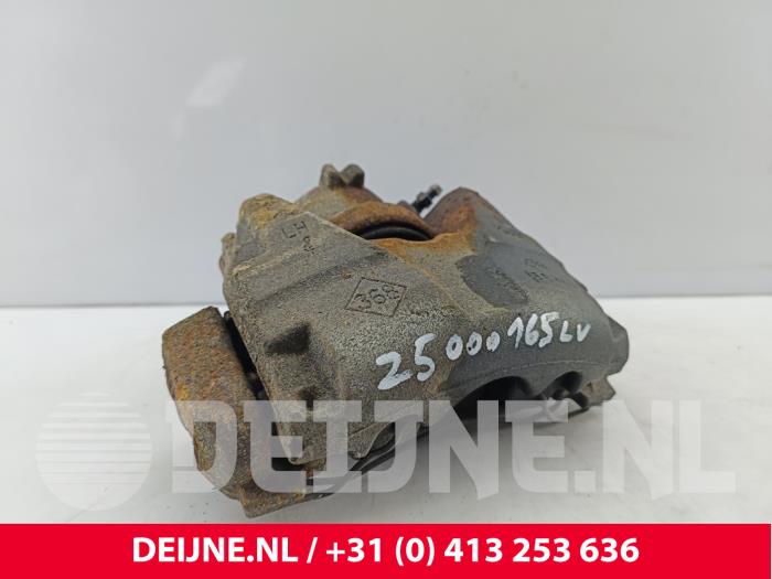 Renault Express Remklauw (Tang) links-voor O265251