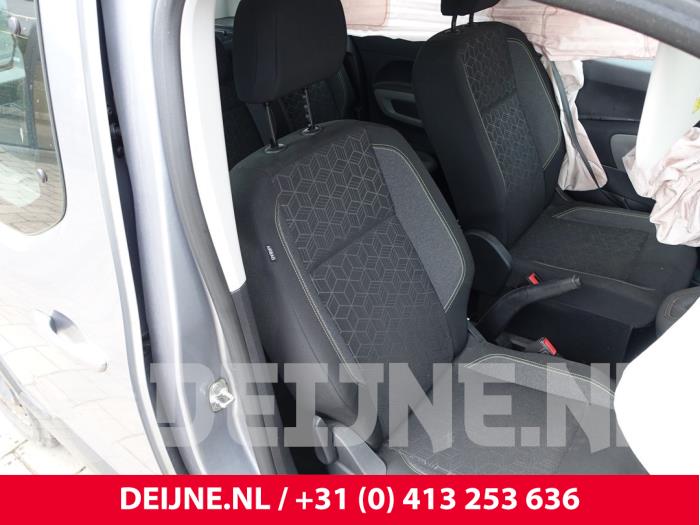 Peugeot Partner Stoel rechts O265318