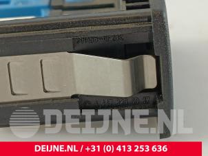 Mercedes Vito AUX / USB connection O265344 photo 3