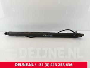 Gebruikte Gasdemper links-achter Volvo XC90 II 2.0 B5 16V Mild Hybrid AWD Prijs € 200,00 Margeregeling aangeboden door van Deijne Onderdelen Uden B.V.