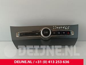 Gebruikte Radiobedienings paneel Volvo S90 II 2.0 D4 16V Prijs € 40,00 Margeregeling aangeboden door van Deijne Onderdelen Uden B.V.