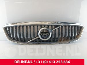 Gebruikte Grille Volvo V40 (MV) 2.0 D2 16V Prijs € 175,00 Margeregeling aangeboden door van Deijne Onderdelen Uden B.V.