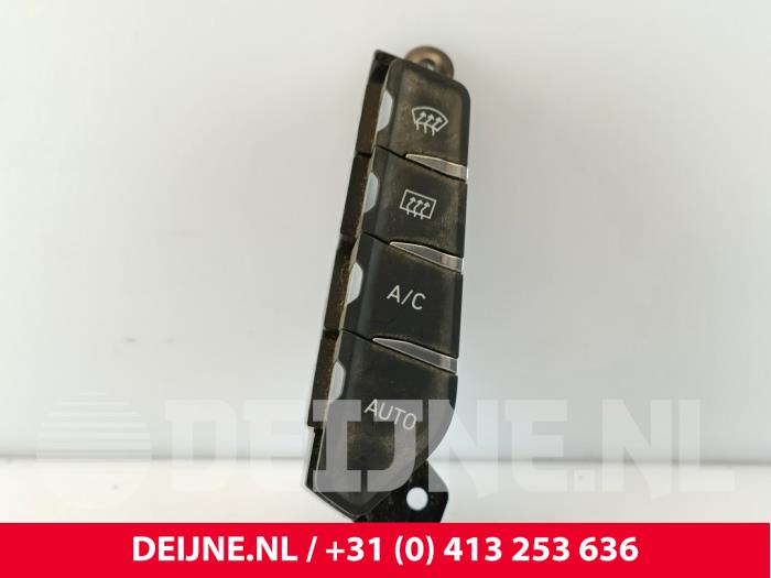 Lynk & Co 01 Kachel Bedieningspaneel O265485