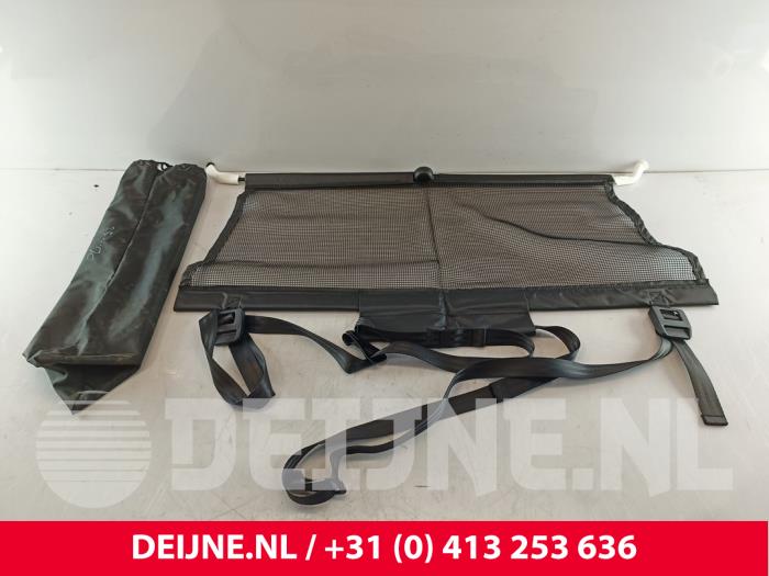 Lynk & Co 01 Bagagenet O265623