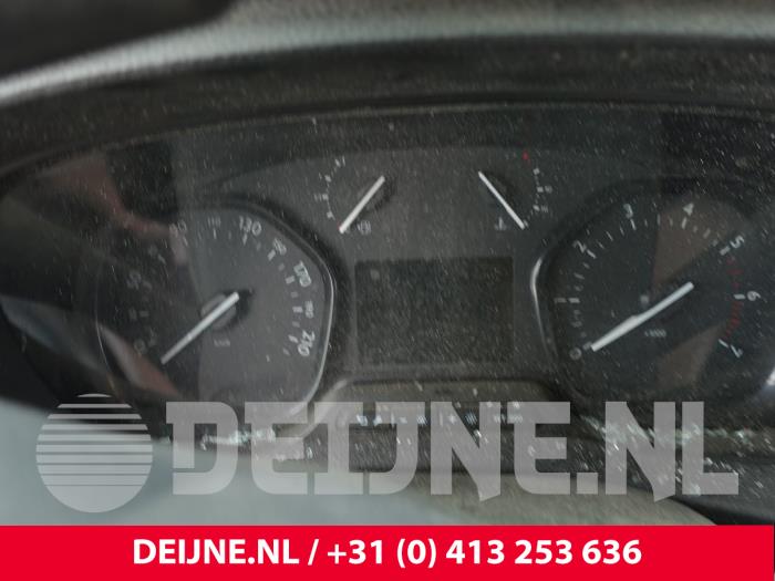 Opel Vivaro Kilometerteller KM O265664