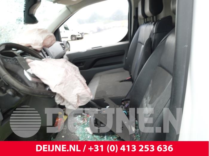 Opel Vivaro Sitz links O265675