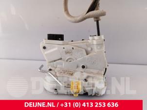 MG ZS Deurslot Mechaniek 4Deurs rechts-achter O265758 foto 2