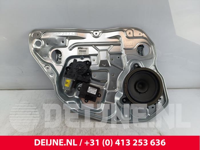 Volvo V70 Ruitmechaniek 4Deurs links-achter O265836