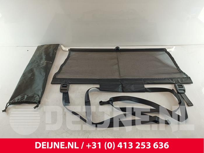 Lynk & Co 01 Bagagenet O265882