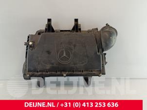 Gebruikte Luchtfilterhuis Mercedes Vito (447.6) 1.6 111 CDI 16V Prijs € 66,55 Inclusief btw aangeboden door van Deijne Onderdelen Uden B.V.