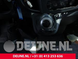 Gebruikte Versnellingspook Mercedes Vito (447.6) 1.6 111 CDI 16V Prijs € 72,60 Inclusief btw aangeboden door van Deijne Onderdelen Uden B.V.