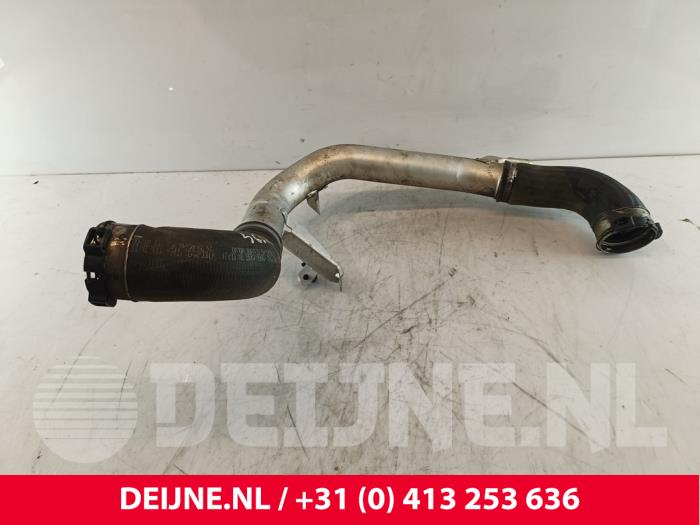 Gebruikte Intercooler Buis Volvo S90 II 2.0 D4 16V Prijs € 50,00 Margeregeling aangeboden door van Deijne Onderdelen Uden B.V.