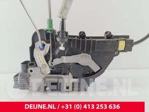 Mercedes Vito Deurslot Mechaniek 2Deurs links O266379 foto 3