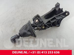 Gebruikte Versnellingspook Mercedes Vito (447.6) 1.6 111 CDI 16V Prijs € 54,45 Inclusief btw aangeboden door van Deijne Onderdelen Uden B.V.