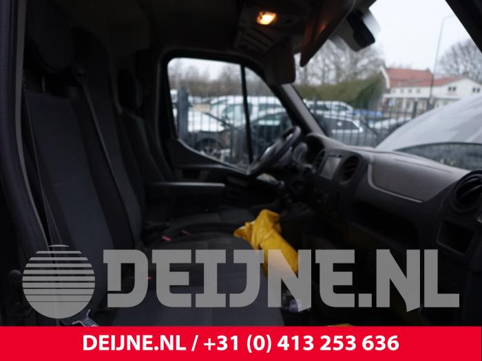 Nissan NV400 Bank rechts vorne O266658