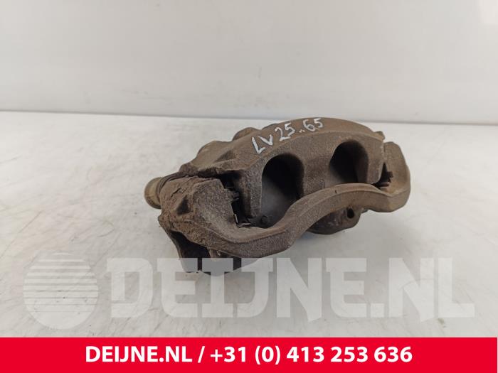Nissan NV400 Bremszange links vorne O266680