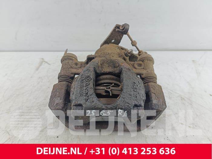 Nissan NV400 Bremszange rechts hinten O266681