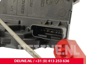 Renault Master Türschlossmechanik 2-türig links O266768 foto 3