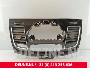Gebruikte Dashboard sierlijst Ford Transit Custom 2.0 TDCi 16V Eco Blue 130 Prijs € 60,50 Inclusief btw aangeboden door van Deijne Onderdelen Uden B.V.