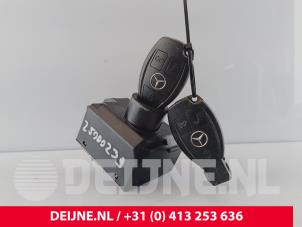 Gebruikte Sleutel + Contactslot Mercedes Vito (447.6) 2.0 114 CDI 16V Prijs € 151,25 Inclusief btw aangeboden door van Deijne Onderdelen Uden B.V.
