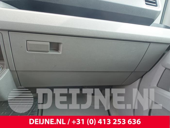 MAN TGE Glovebox O267096
