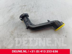 Gebruikte Vulpijp olie Peugeot Boxer (U9) 2.0 BlueHDi 130 Prijs € 24,20 Inclusief btw aangeboden door van Deijne Onderdelen Uden B.V.