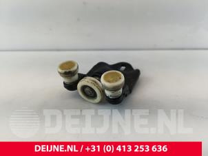 Gebruikte Schuifdeurrol rechts Ford Transit Custom 2.0 TDCi 16V Eco Blue 130 Prijs € 24,20 Inclusief btw aangeboden door van Deijne Onderdelen Uden B.V.