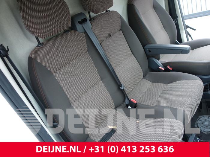 Peugeot Boxer Bank rechts vorne O267439