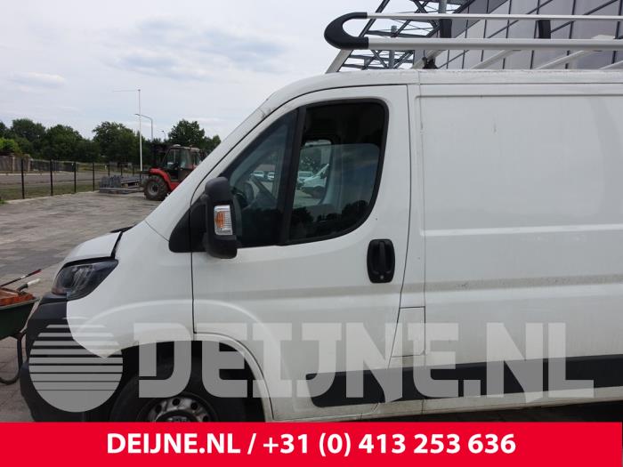 Peugeot Boxer Tür 2-türig links O267458