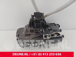 Gebruikte Slotmechaniek Portier 2Deurs rechts Ford Transit Custom 2.0 EcoBlue 136 Prijs € 96,80 Inclusief btw aangeboden door van Deijne Onderdelen Uden B.V.