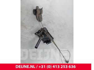 Gebruikte Hefmechniek Reservewiel Mercedes Vito (447.6) 2.0 114 CDI 16V Prijs € 90,75 Inclusief btw aangeboden door van Deijne Onderdelen Uden B.V.