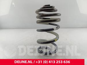 Gebruikte Veerschroef achter Ford Transit Custom 2.0 EcoBlue 136 Prijs € 54,45 Inclusief btw aangeboden door van Deijne Onderdelen Uden B.V.