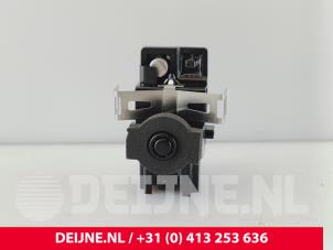 Gebruikte Sensor Temperatuur binnen Ford Transit Custom 2.0 EcoBlue 136 Prijs € 42,35 Inclusief btw aangeboden door van Deijne Onderdelen Uden B.V.