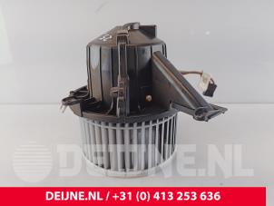 Mercedes V-Klasse Heating and ventilation fan motor O267980 photo 2
